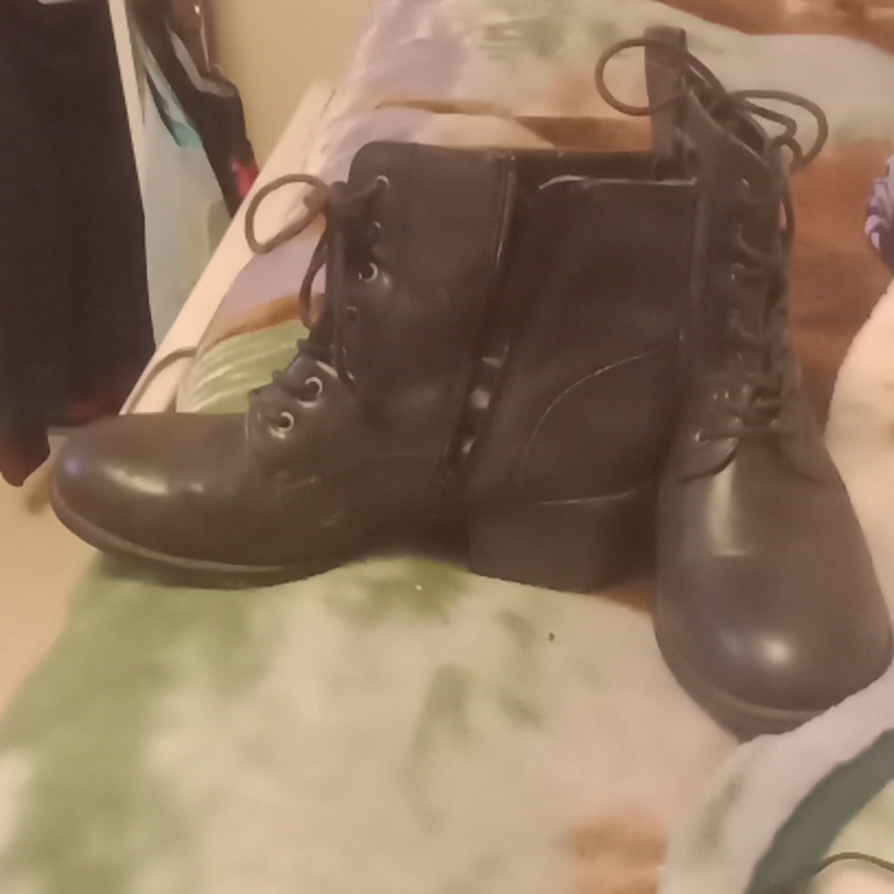 Boots - Picture 2 of 4